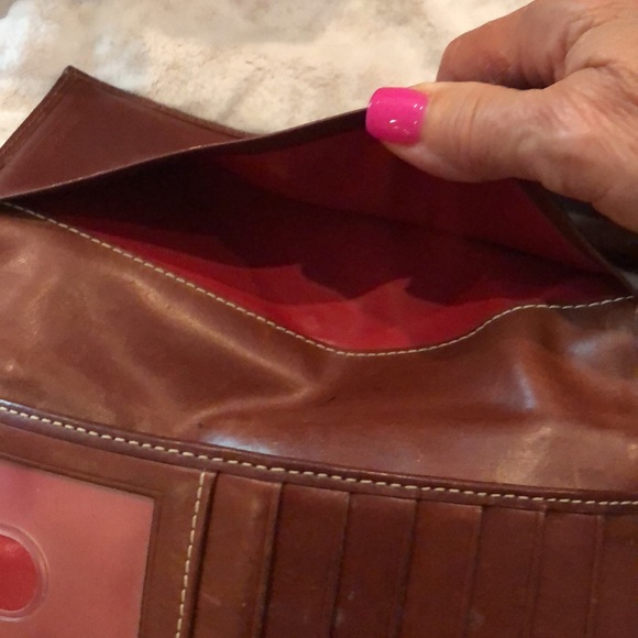 Gorgeous brown Dooney & Bourke signature wallet - Picture 11 of 16